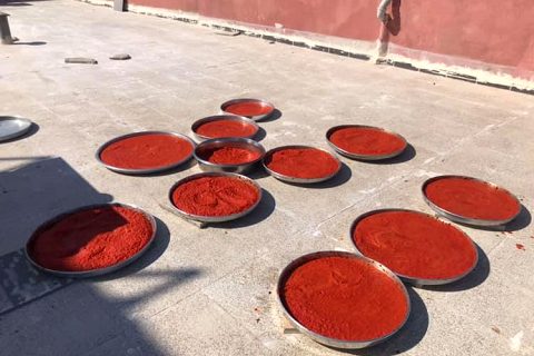 Dam ve balkonlar kırmızıya boyandı!