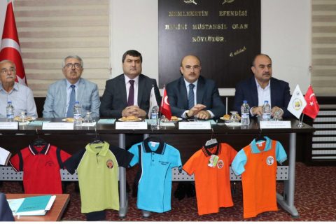 Nizip Ticaret Borsası'ndan Kıyafet Yardımı