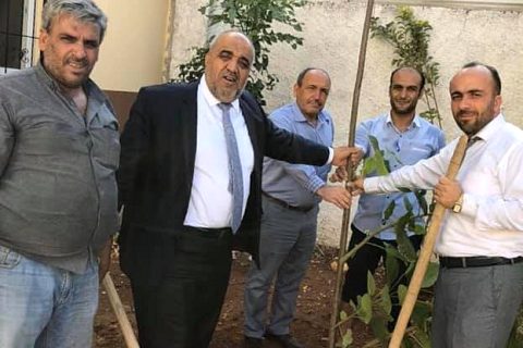 Nizip de sanayi camii bahçesine fidan dikildi
