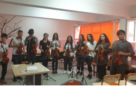 Nizipli Hayırseverimizden Nizip Anadolu Lisesi'ne Müzik Aletleri Yardımı