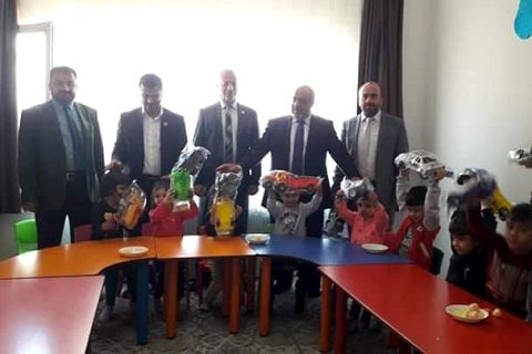 Oyuncağı olmayan çocukların yüzü güldü