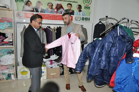 Nizip te, İHH dan giysi yardımı