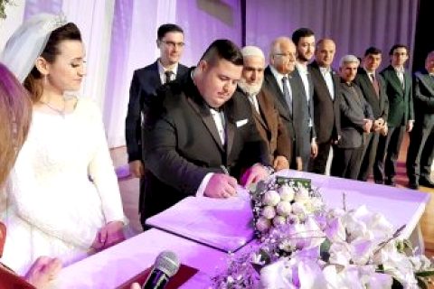 Sarı ailesinin mutlu günü