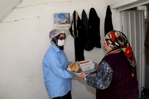 Nizip Belediyesi’nin iyilik melekleri görev başında