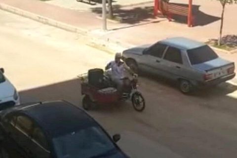 Müzikli ekmek satışı ilgi görüyor