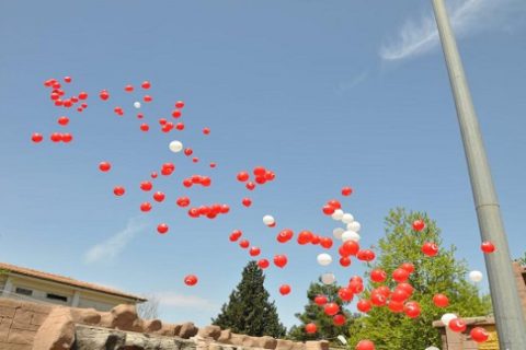 23 Nisan Ulusal Egemenlik ve Çocuk Bayramı coşkusu yüzlerce balonun havaya uçurulması