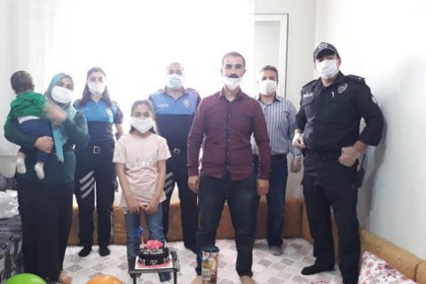 Doğum günü 23 Nisan olan öğrencilerimize  bir sürpriz yaparak İlçe Emniyet Müdürlüğüm