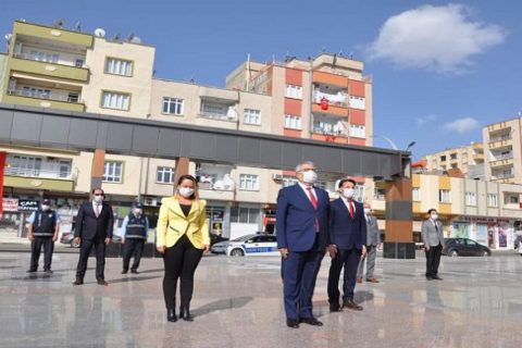 23 Nisan Ulusal Egemenlik ve Çocuk Bayramı Kutlamaları Çelenk  Sunma Töreni ile başla