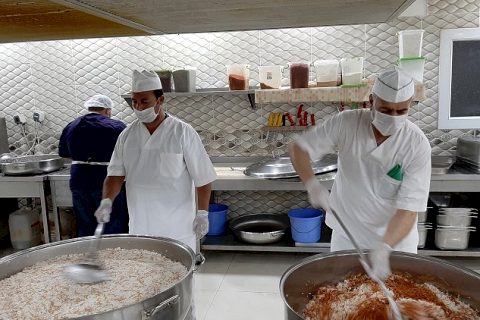 Hacı Fatma-Mehmet Cankesen Külliyesi aşevinde günde 3000 Kişiye Yemek Dağıtılıyor