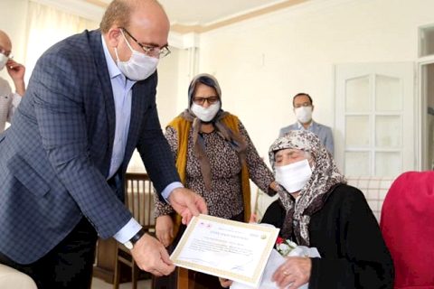 Belediye Başkanı Sarı’dan annelere ziyaret