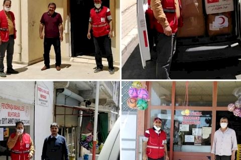 Nizip Kızılay’dan Muhtarlara Giyim Desteği