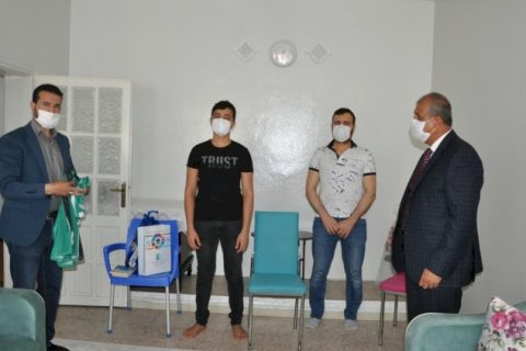 Nizip gücü spor kulübünden 19 mayis'ta gençlere hediye
