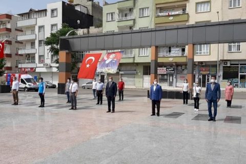 Nizip'te 19 Mayıs Atatürk'ü Anma, Gençlik ve Spor Bayramı kutlanıyor