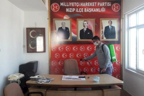 Nizip’te mhp ilçe başkanliği binasi korona'ya karşi dezenfekte edildi
