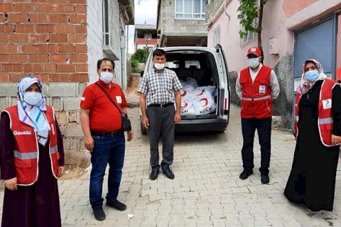 Nizip Kızılay Gece Gündüz İhtiyaç Sahiplerinin Yanında