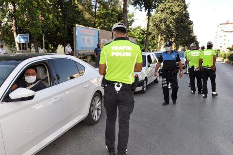 Nizip polisinden trafik ve maske uygulaması