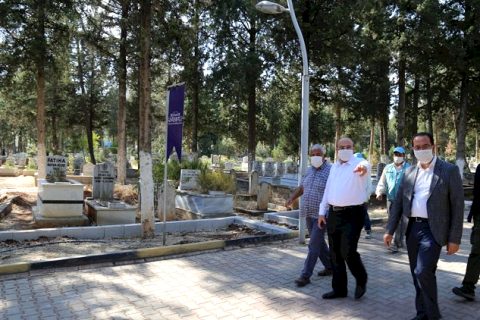 Başkan Sarı’dan bayram öncesi mezarlık denetimi