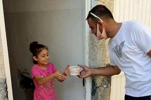 Muhtar Abekir Turan'dan aşure dağıtımı
