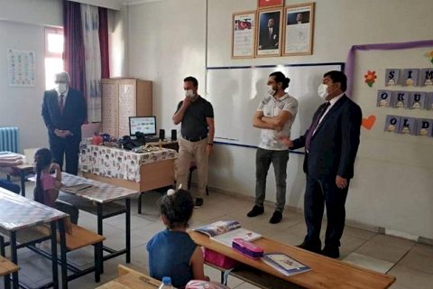Kaymakam Şahin öğrencileri ziyaret etti*