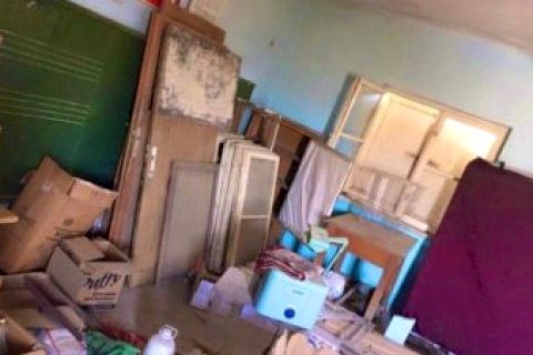Öğretmenin azmi depoyu kütüphaneye çevirdi