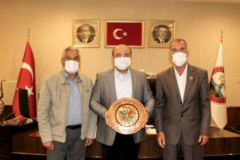 Muhtarlardan Belediye Başkanı Sarı’ya teşekkür ziyaret