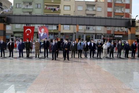 Nizip te 29 Ekim Cumhuriyet Bayramı Çelenk Töreni