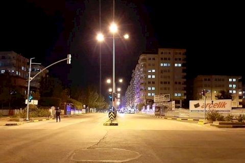 Nizip sokağa çıkma kısıtlaması ile sessizliğe büründü