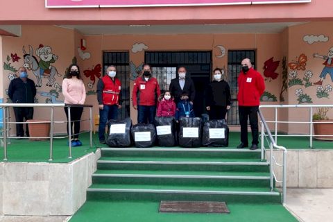Anaokulu öğrencilerinden depremzedelere anlamlı yardım