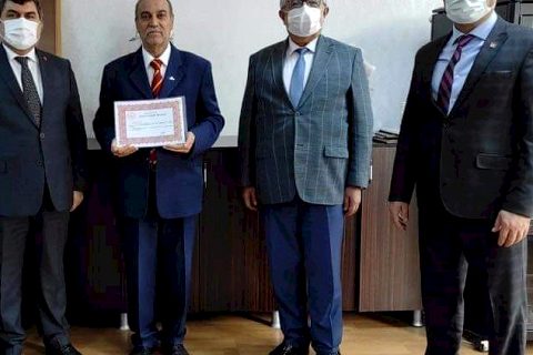 43 yıllık Eğitimci Talip Kılıç'a Şeref Belgesi