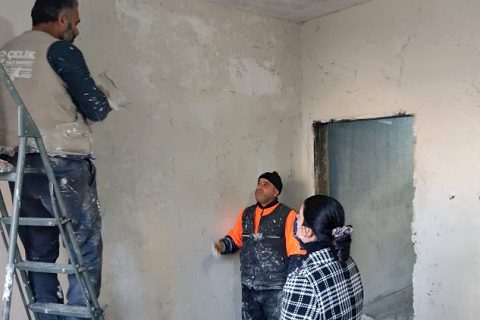Gönüllerin Muhtarı Emine Polat Gönüllere Taht Kuruyor