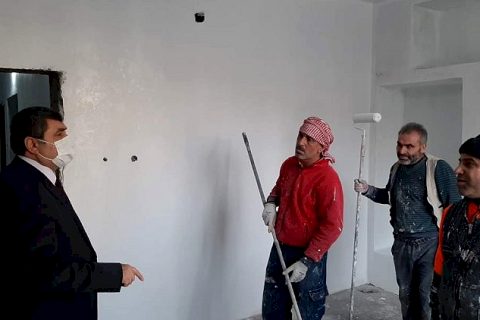 Kaymakam Şahin, yanan evde inceleme yaptı