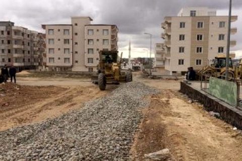 Fırat Mahallesi'nde malzeme serim çalışması yapıldı