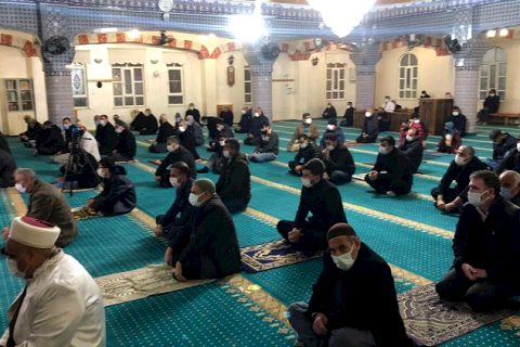 Regaip kandilinde eller semaya açildi
