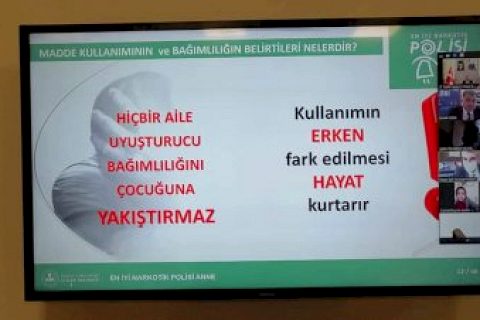 Başkan vekili Uygur, ’En iyi narkotik polisi anne’’ toplantısına katıldı