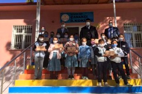 Nizip Belediyesinden öğrencilere mangala oyun seti