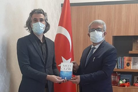 İslim Sayın Ortaokulu Müdürü Fatih KURT, Yazmış Olduğu İlk Şiir Kitabını İlçe Müdürüm