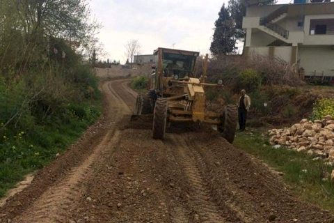Belediye ekiplerinden yol düzenleme çalışması