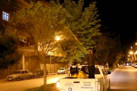 Nizip Belediyesi Haşerelerle Mücadele Ediyor