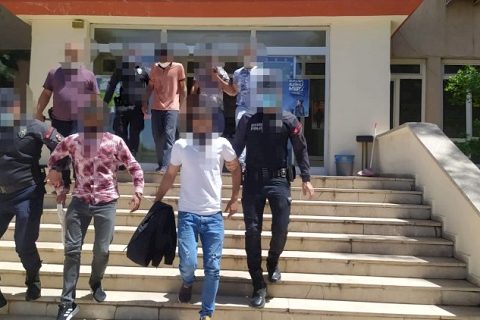 Hırsızlık şüphelileri tutuklandı