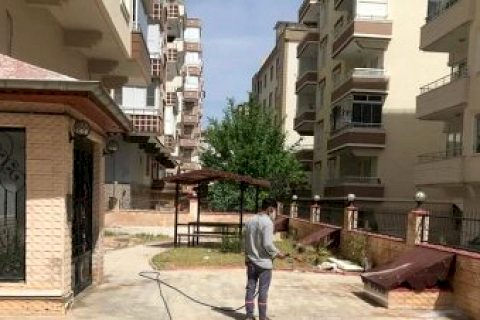 Nizip Belediyesi’nden sinek ve haşerelere karşı mücadele 