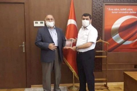 Kaymakam Şahin'e Anlamlı Hediye