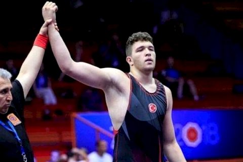 Milli güreşçi Muhammed Hamza Bakır'dan altın madalya