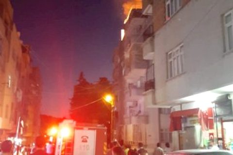 Nizip'te Eşi ve çocuklarını rehin alıp, evini yaktı