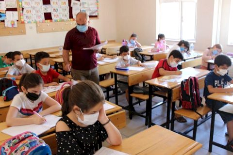 'Telafide Bende Varım' programı ile Öğrencilere Türkçe ve Matematik Dersi
