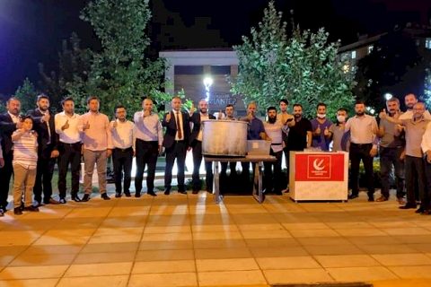 Yeniden refah partisi nizip ilçe başkanliği aşure ikrami etti