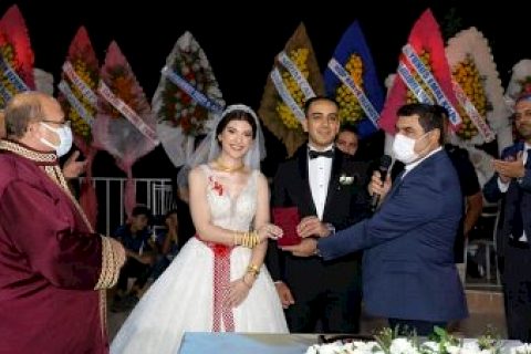 Sağır, ailesinin mutlu günü