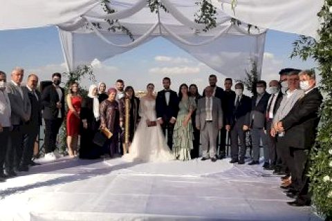 Başeğmez, ailesinin mutlu günü