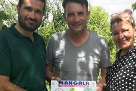 Hayırsever vatandaşlardan okula malzeme desteği