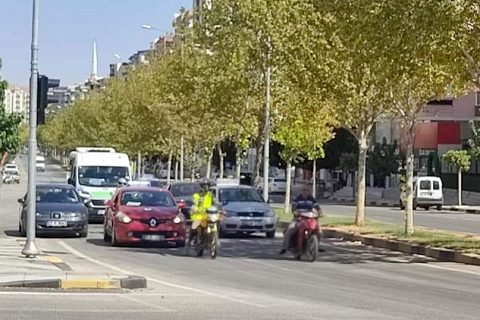Nizip'te kavşaklara trafik ışıkları yapılıyor
