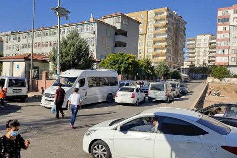 Nizip'te Okul Önlerinde Trafik Karmaşası